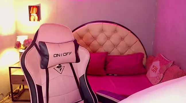 Snapshot of WeezyBabyXoxo chatting on 17, 3, 2025 WeezyBabyXoxo online show from 17, 3, 2025