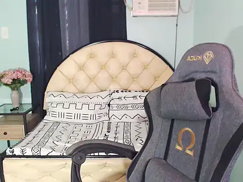 Snapshot of WeezyBabyXoxo chatting on 3, 12, 2025 WeezyBabyXoxo online show from 3, 12, 2025