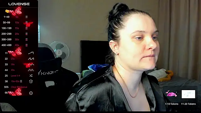 Snapshot of AlanaBrox chatting on 5, 11, 2025 AlanaBrox online show from 5, 11, 2025