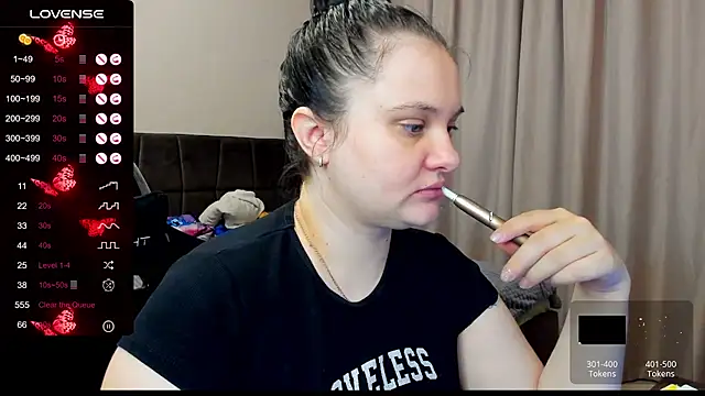 Snapshot of AlanaBrox chatting on 5, 11, 2025 AlanaBrox online show from 5, 11, 2025