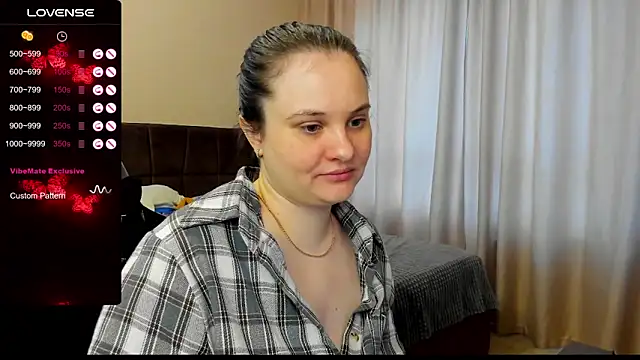 Snapshot of AlanaBrox chatting on 8, 11, 2025 AlanaBrox online show from 8, 11, 2025