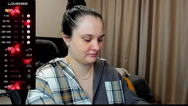 Snapshot of AlanaBrox chatting on 9, 11, 2025 AlanaBrox online show from 9, 11, 2025