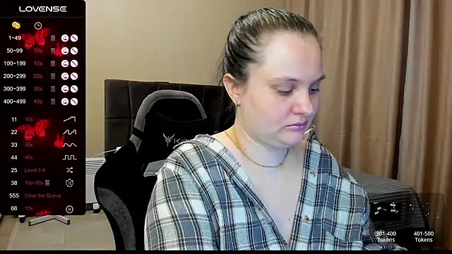 Snapshot of AlanaBrox chatting on 15, 12, 2025 AlanaBrox online show from 15, 12, 2025