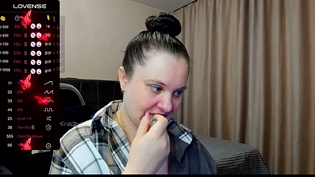 Snapshot of AlanaBrox chatting on 16, 12, 2025 AlanaBrox online show from 16, 12, 2025