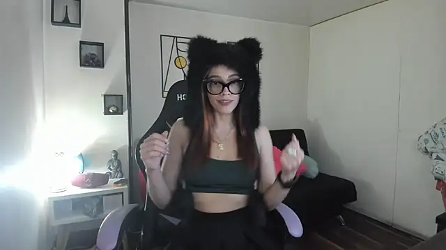 Snapshot of kay_marie chatting on 19, 10, 2025 kay marie online show from 19, 10, 2025