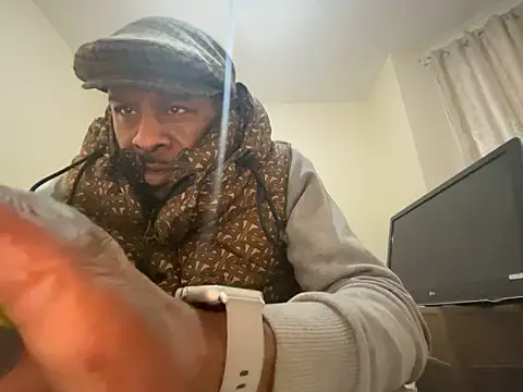 Snapshot of CuzzyB69 chatting on 10, 3, 2025 CuzzyB69 online show from 10, 3, 2025