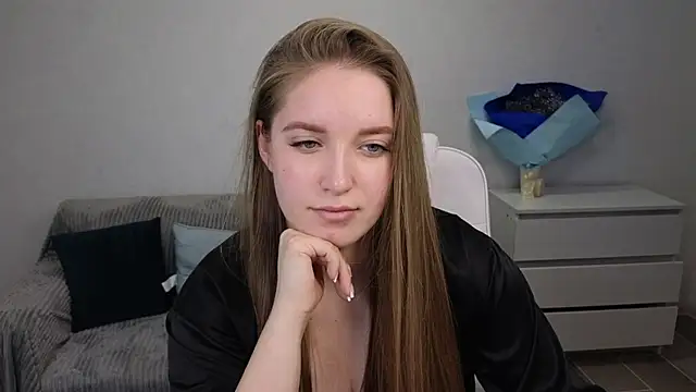 Snapshot of EvaMaddison chatting on 1, 1, 2025 EvaMaddison online show from 1, 1, 2025