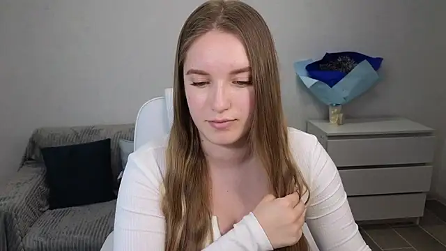 Snapshot of EvaMaddison chatting on 8, 1, 2025 EvaMaddison online show from 8, 1, 2025