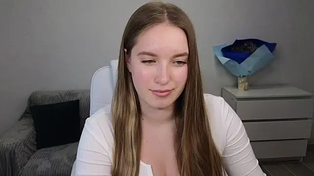 Snapshot of EvaMaddison chatting on 8, 1, 2025 EvaMaddison online show from 8, 1, 2025