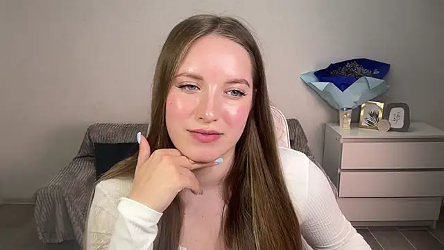 Snapshot of EvaMaddison chatting on 8, 9, 2025 EvaMaddison online show from 8, 9, 2025