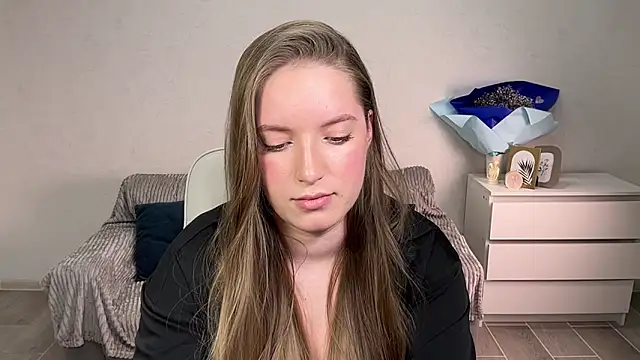 Snapshot of EvaMaddison chatting on 12, 9, 2025 EvaMaddison online show from 12, 9, 2025