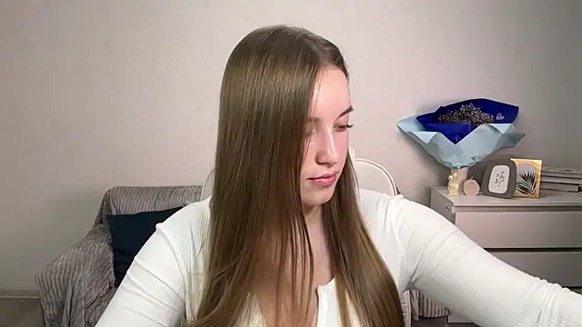 Snapshot of EvaMaddison chatting on 15, 10, 2025 EvaMaddison online show from 15, 10, 2025