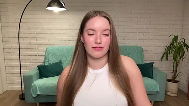 Snapshot of EvaMaddison chatting on 28, 10, 2025 EvaMaddison online show from 28, 10, 2025