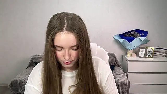 Snapshot of EvaMaddison chatting on 24, 11, 2025 EvaMaddison online show from 24, 11, 2025