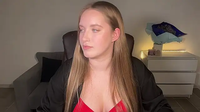 Snapshot of EvaMaddison chatting on 5, 7, 2026 EvaMaddison online show from 5, 7, 2026