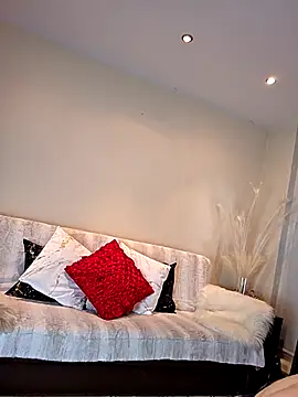 Snapshot of AureliaDoux chatting on 12, 11, 2025 AureliaDoux online show from 12, 11, 2025