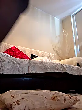 AureliaDoux online show from 7, 3, 2026