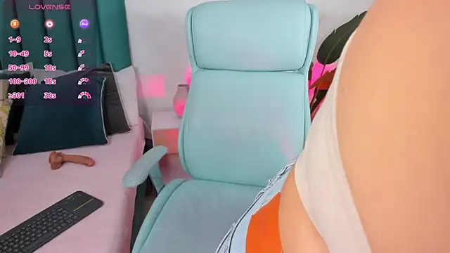 amy-thomson1 online show from 3, 11, 2025