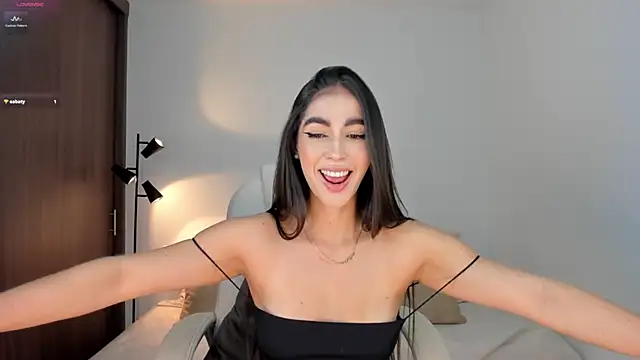 RebeccaBaxter online show from 5, 10, 2025