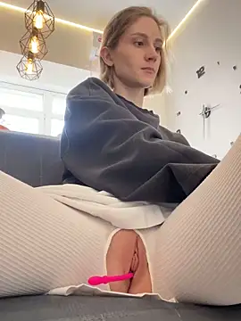 Feral berry 8133 online show from 25, 2, 2025