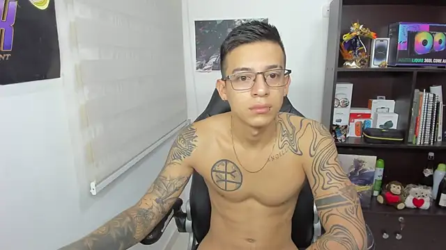 Snapshot of SIXXTOLOVE18 chatting on 13, 3, 2025 SIXXTOLOVE18 online show from 13, 3, 2025