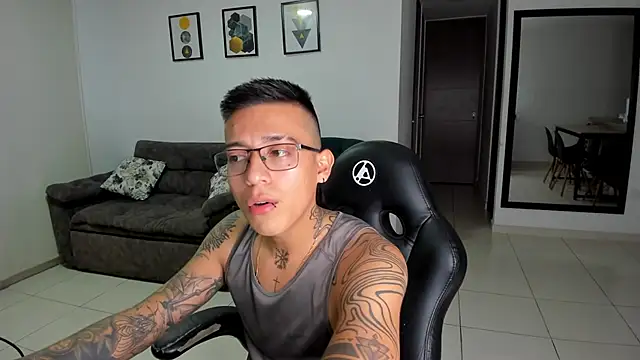 Snapshot of SIXXTOLOVE18 chatting on 9, 9, 2025 SIXXTOLOVE18 online show from 9, 9, 2025