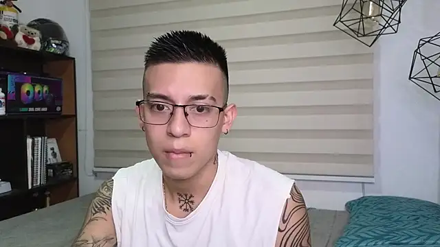 Snapshot of SIXXTOLOVE18 chatting on 25, 10, 2025 SIXXTOLOVE18 online show from 25, 10, 2025