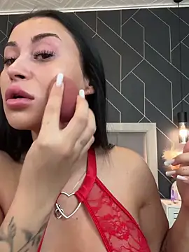 EmyLaveau online show from 4, 2, 2025