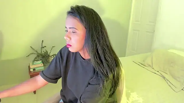 Snapshot of rosaaliiaa1 chatting on 31, 10, 2025 rosaaliiaa1 online show from 31, 10, 2025