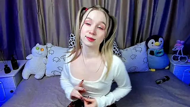 Snapshot of LilyStarlight chatting on 12, 1, 2025 LilyStarlight online show from 12, 1, 2025