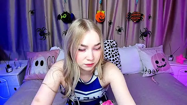 Snapshot of LilyStarlight chatting on 30, 10, 2025 LilyStarlight online show from 30, 10, 2025