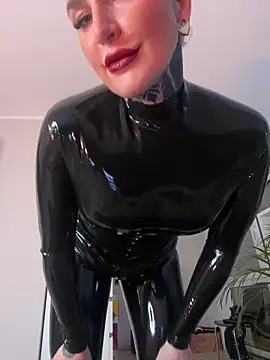 InkedBiitch online show from 22, 12, 2024