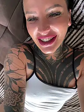 InkedBiitch online show from 15, 9, 2025