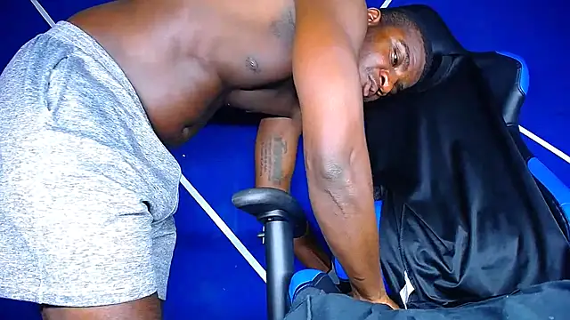 MAXJONES 2 online show from 23, 9, 2025