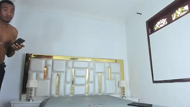 Kylieandjhonny online show from 5, 3, 2025