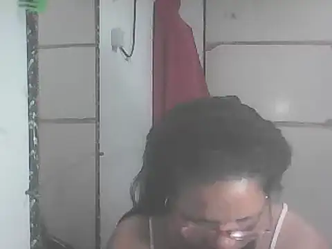 Snapshot of hotwet_mama4uxx chatting on 2, 2, 2025 hotwet mama4uxx online show from 2, 2, 2025