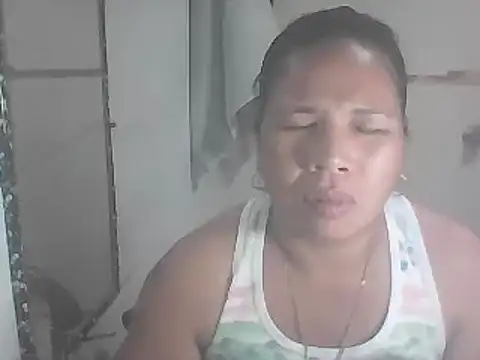 Snapshot of hotwet_mama4uxx chatting on 4, 3, 2025 hotwet mama4uxx online show from 4, 3, 2025
