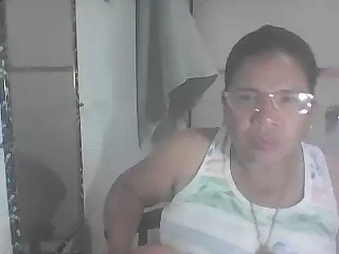 Snapshot of hotwet_mama4uxx chatting on 4, 3, 2025 hotwet mama4uxx online show from 4, 3, 2025