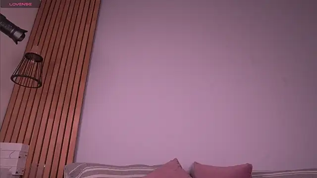 mia-reeves online show from 8, 4, 2026