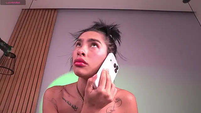 mia-reeves online show from 18, 4, 2026