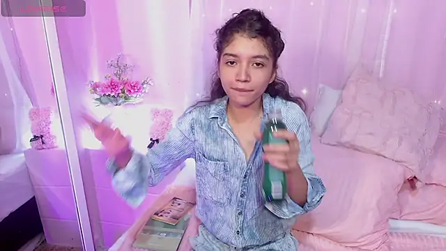 Snapshot of Sweetcristin chatting on 3, 6, 2026 Sweetcristin online show from 3, 6, 2026