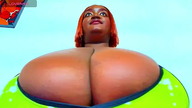 Snapshot of godessQQQ chatting on 10, 9, 2025 godessQQQ online show from 10, 9, 2025