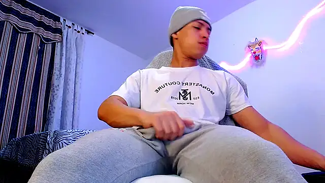 Snapshot of littleyork chatting on 19, 12, 2025 littleyork online show from 19, 12, 2025