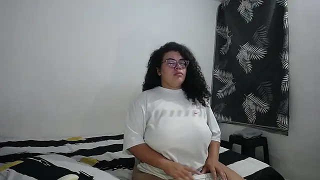 Snapshot of mabigomez00 chatting on 16, 5, 2026 mabigomez00 online show from 16, 5, 2026