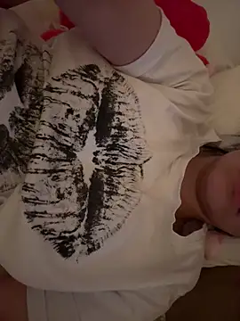 Prettylilgirll online show from 15, 4, 2026