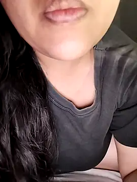 Snapshot of Annerae chatting on 21, 12, 2025 Annerae online show from 21, 12, 2025