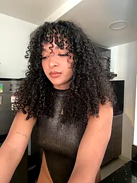 Snapshot of mariam_hill chatting on 4, 10, 2025 mariam hill online show from 4, 10, 2025