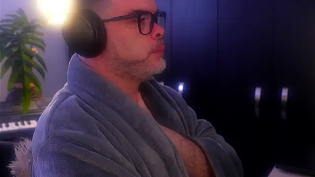 Snapshot of Sanders_White chatting on 15, 9, 2025 Sanders White online show from 15, 9, 2025