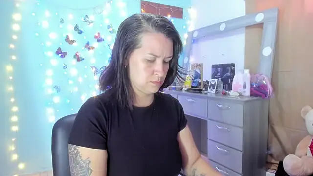 Britney taylor  online show from 19, 2, 2025