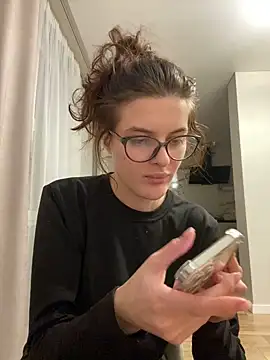 Snapshot of little_belucci chatting on 9, 12, 2024 little belucci online show from 9, 12, 2024